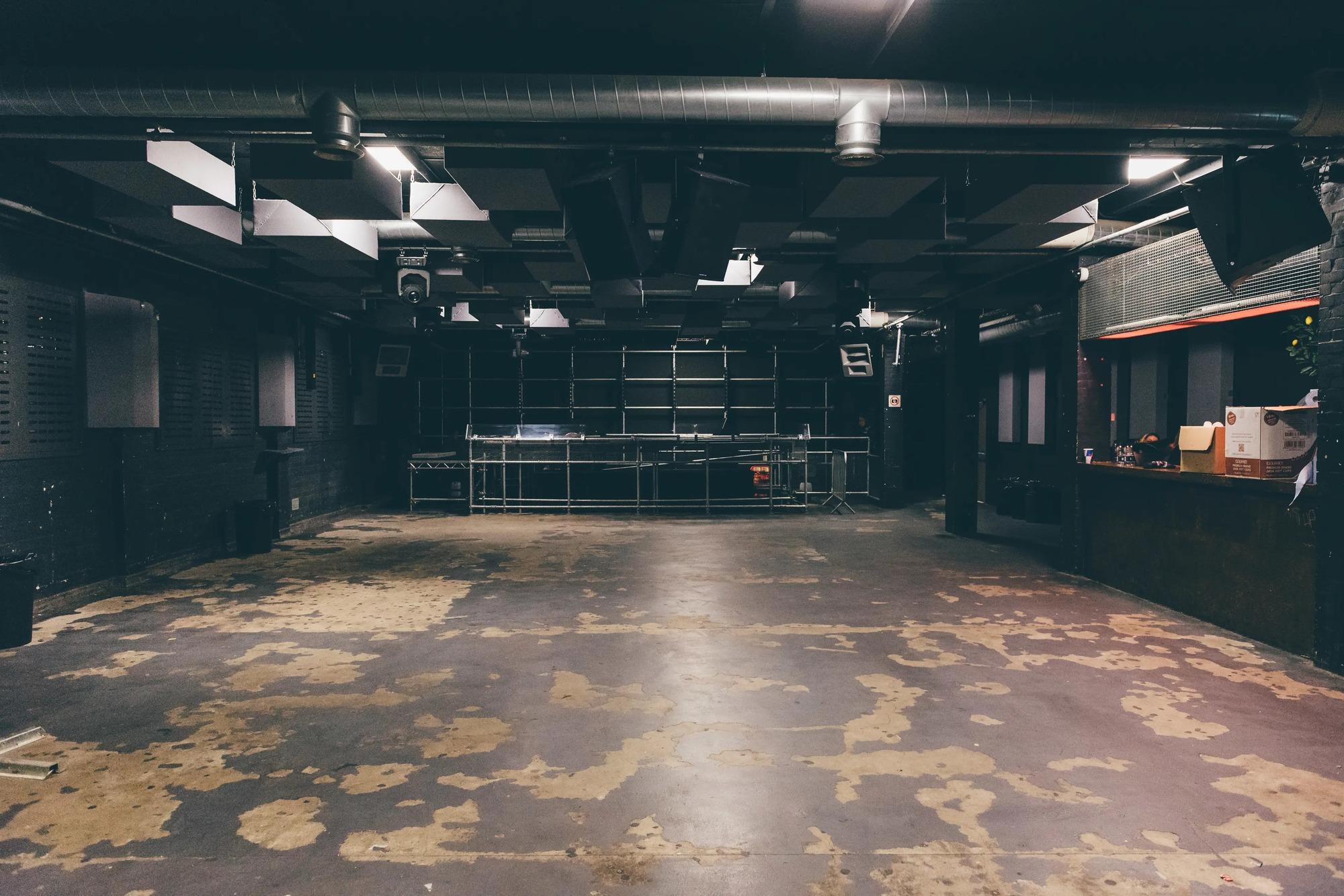 XTD - 009 - Barac (Main Room), Brasi (Steam Room)